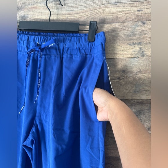 NWT Med Couture RothWear Insight Scrub Joggers - Picture 9 of 11